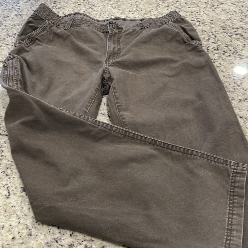 G.H. Bass and Company men’s brown cargo pants.